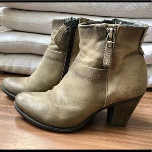 Browns women’s booties in grey leather with a wood pattern heel, size 36